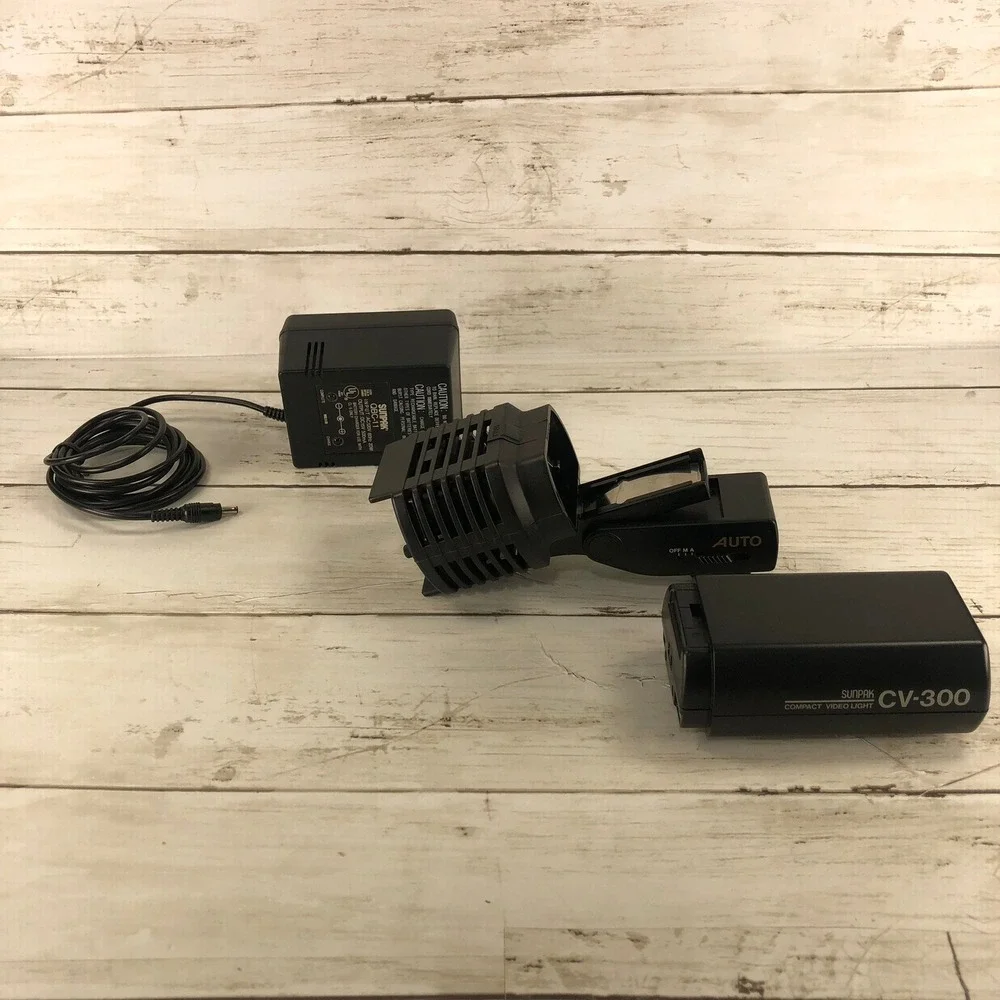 Sunpak CV-300 Compact Video Light with AC Adapter Charger OBC-1 Black Camcorder